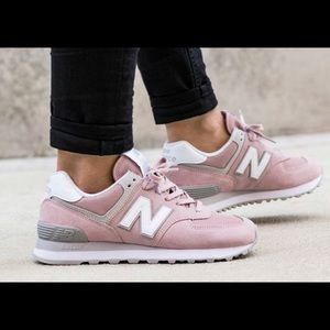 New Balance 574 Classic in Rose.